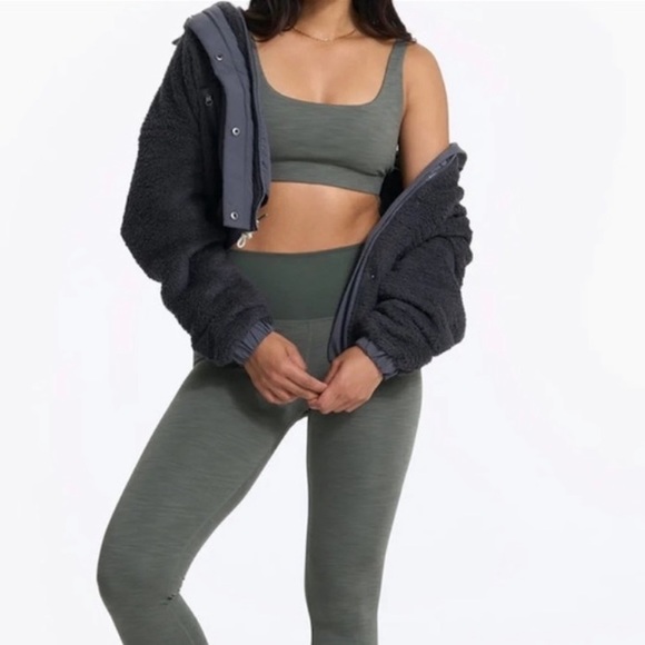 VUORI womens Sherpa Zip Up Jacket - Picture 9 of 9